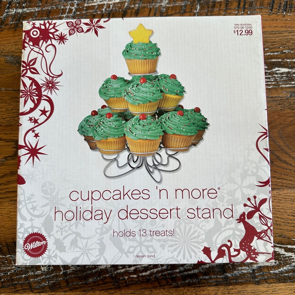 Wilton Metal Cupcake Holiday Dessert Stand for 13 Treats